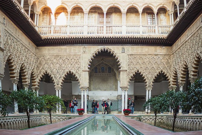 Private Alcazar, Giralda and Cathedral of Seville Tour - Pickup, meeting point, and staying on time