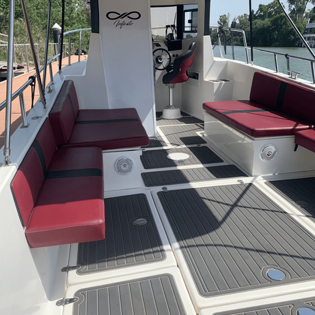 Private boat trip on the Guadalquivir - The Captain, the Music, and the Amount of Narration You Can Expect