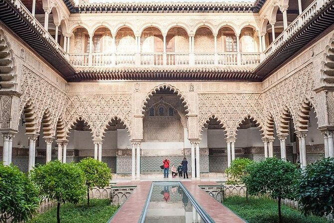 Private Day Trip from Cadiz port to Seville (tickets and transport included) - Guides and group setup: what “private” feels like on the ground