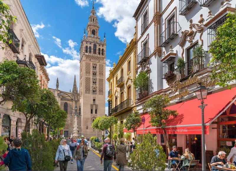 Private Guided Tour of Complete Seville and Jewish Quarter - Guadalquivir River: a short stop that helps everything else make sense
