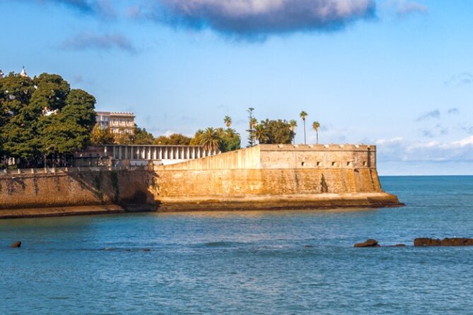 Private Healthy Food Experience and Walking Tour in Cadiz - Parque Genovés and Alameda Apodaca: plants, ceramics, and sea air