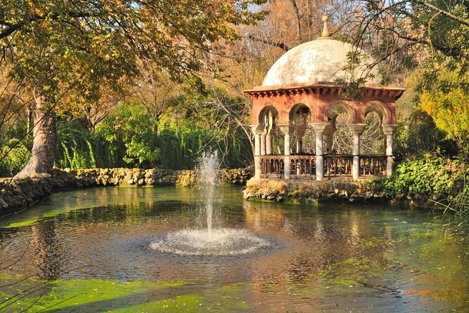 Private Tour Jewish Quarter, center and Plaza de España - Getting oriented: Plaza de Santa Cruz to Seville’s old city boundaries