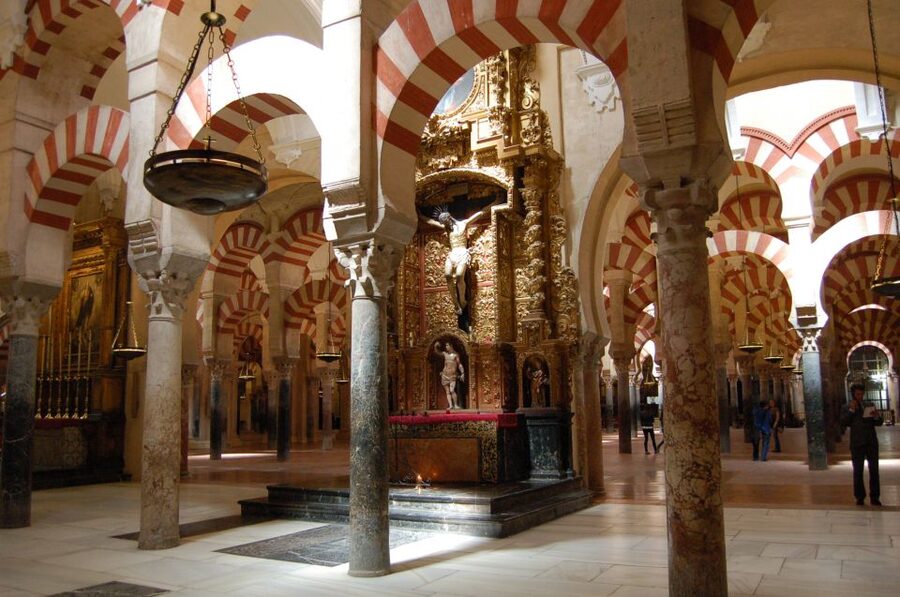 Private Tour of the Mosque-Cathedral and Jewish Quarter - Getting Oriented At Fuente de Santa María (And That Olive Tree Meeting Point)