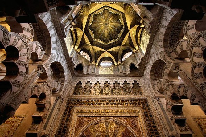 Private Visit Mosque-Cathedral, Jewish quarter, Alcazar and Synagogue - Pickup and getting oriented near Patio de los Naranjos