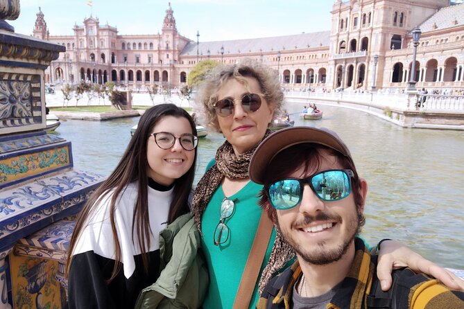 Private Walking Tour Alcazar and Cathedral in Sevilla - Step into the Catedral de Sevilla, plus the mosque layers and Columbus