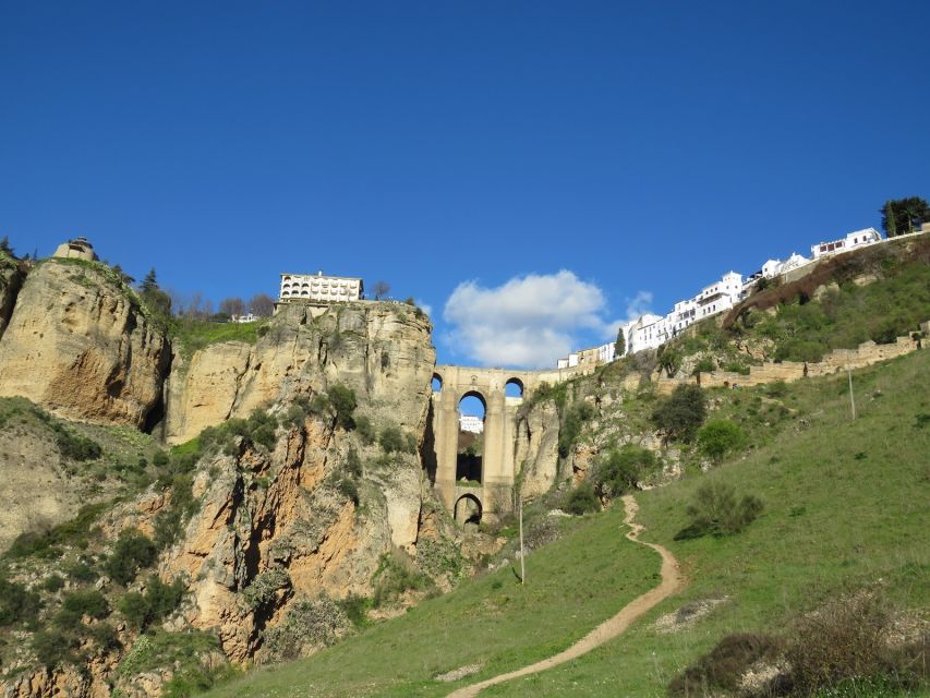 Pueblos Blancos & Ronda: Private Full-Day Tour from Seville - Ronda arrival and free time: Puente Nuevo and choosing your own route