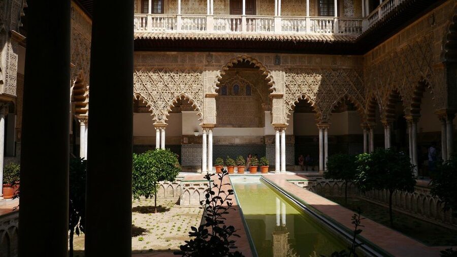 Royal Alcázar of Seville Skip-the-Line Guided Tour - Getting in Fast at Plaza del Triunfo (Orange Umbrella Included)