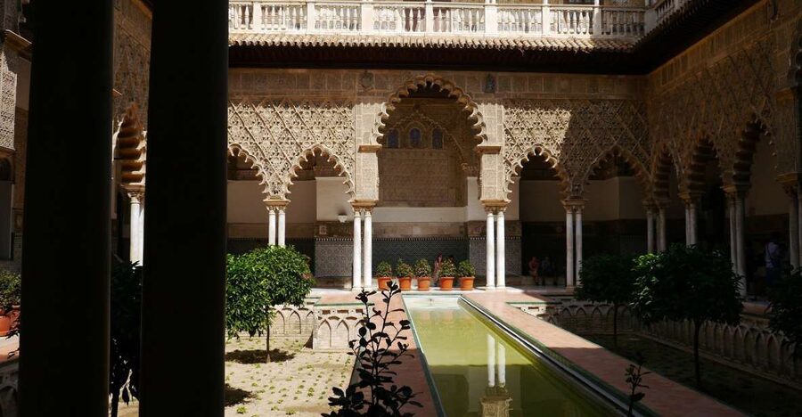 Royal Alcázar of Seville Skip-the-Line Guided Tour - Jardines Alcázares: Fountains, Flowers, and a Slower Rhythm