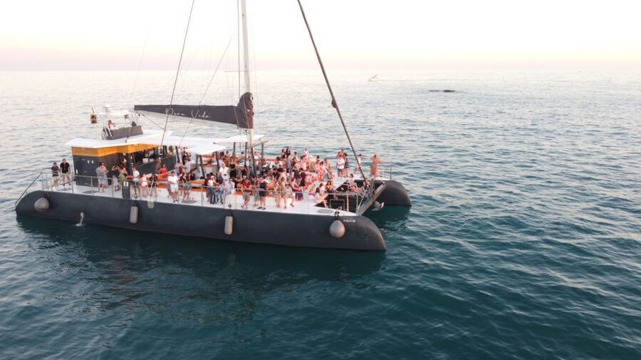 Sancti Petri: Catamaran Cruise with Swim Stop and lunch - Getting aboard at the albarco ticket office (and why timing matters)