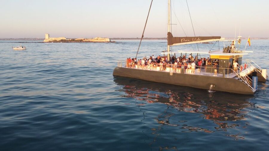 Sancti Petri: Sunset Catamaran Cruise - Port of Sancti Petri to the Castle, with the coastline as your moving backdrop