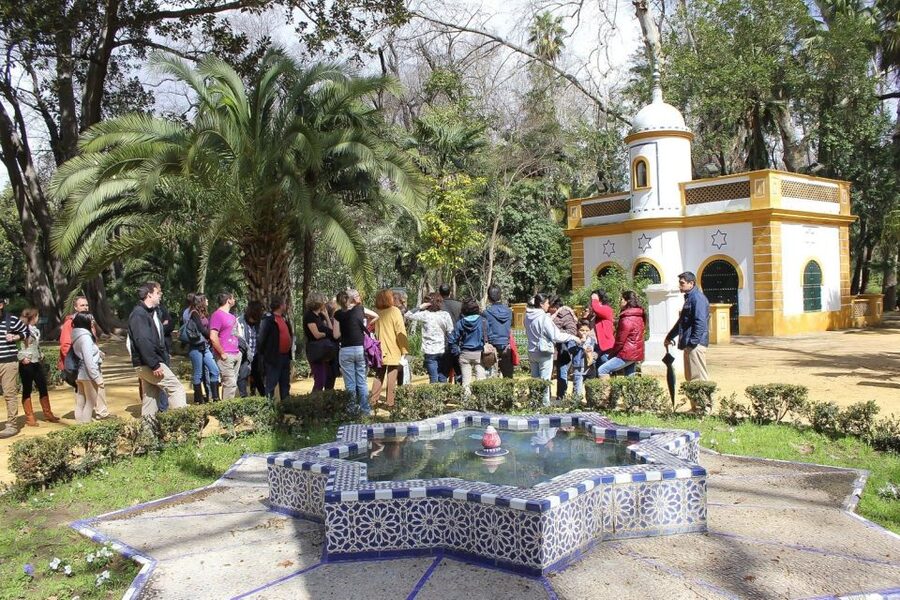 Secrets of Maria Luisa Park and Plaza de Espana - The best part: how the guide changes the walk