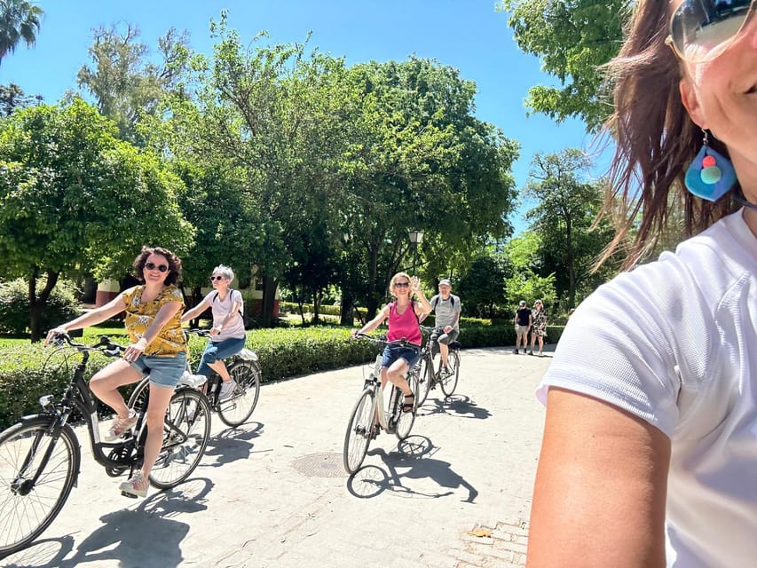 Sevilla: 100% Nederlandstalige Highlights Tour op E-BIKE - Plaza de España, Maria Luisa Park energy, and where to look for photos