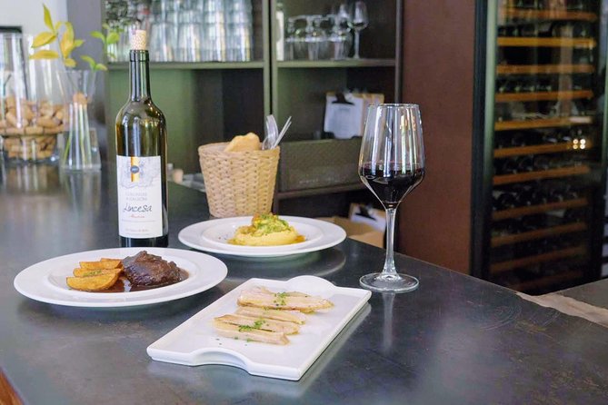 Sevilla Food Tour: Tapas, Wine, History & Traditions - Alfalfa: Tostas and Montaditos in a Medieval-Root Neighborhood