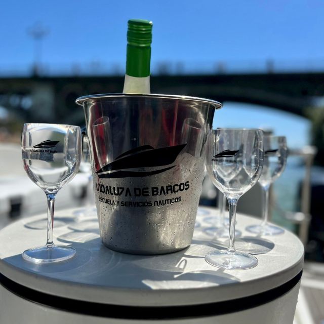 Sevilla: Romantic Boat Ride - It starts and ends right where you want: Puente de S. Telmo