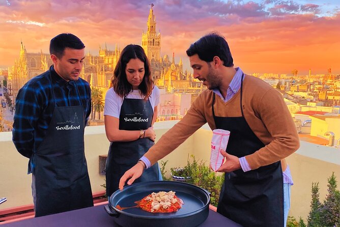 Sevilla: Rooftop Paella Cooking Class & 30-minute expert Q&A - The Small-Group Rhythm: Welcome Drinks, Appetizers, and Easy Chat