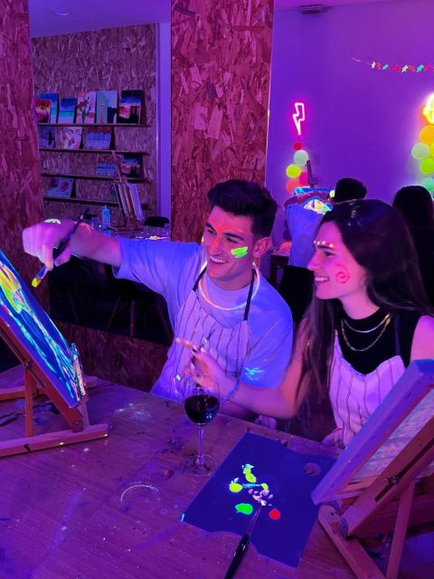 Sevilla: Wine Gogh Glow Academy Paint and Sip Classes - Inside the 2.5 Hours: From Blank Canvas to Your Own Acrylic