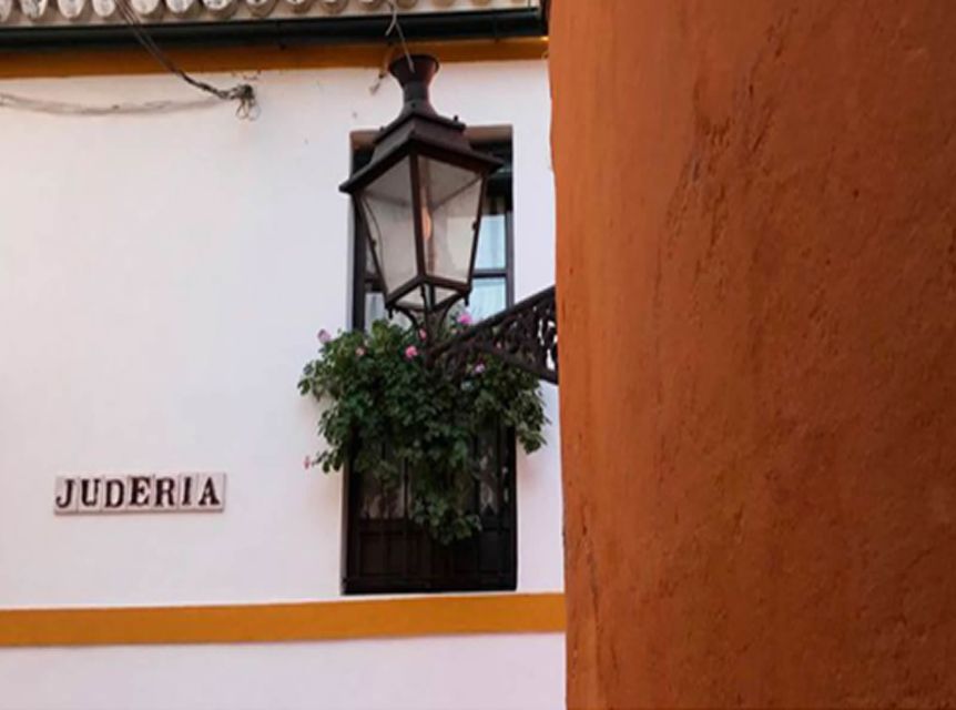 Seville: 1-Hour Walking Tour Barrio de Santa Cruz - Why Seville’s Santa Cruz Legends Work So Well in 60 Minutes