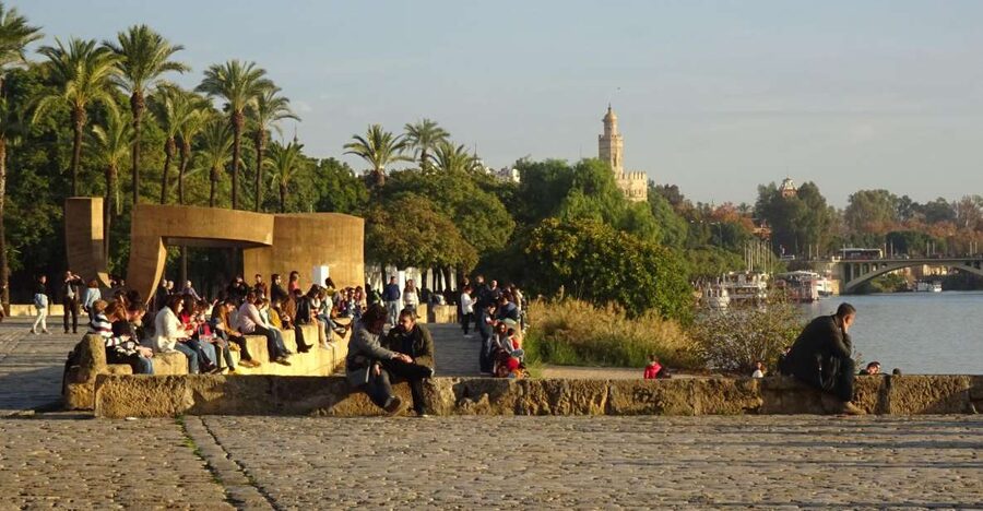 Seville: 2.5-Hour Evening Electric Bike Tour - Your route through Maria Luisa Park into the illuminated monument zone