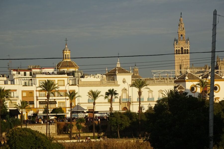 Seville: 2.5-Hour Evening Electric Bike Tour - Cathedral, Royal Alcazar, and the Golden Tower glow