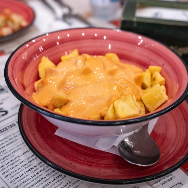 Seville Adventure: Historic Walking Tour & Traditional Tapas - Why this Seville walking tour works so well for first-timers