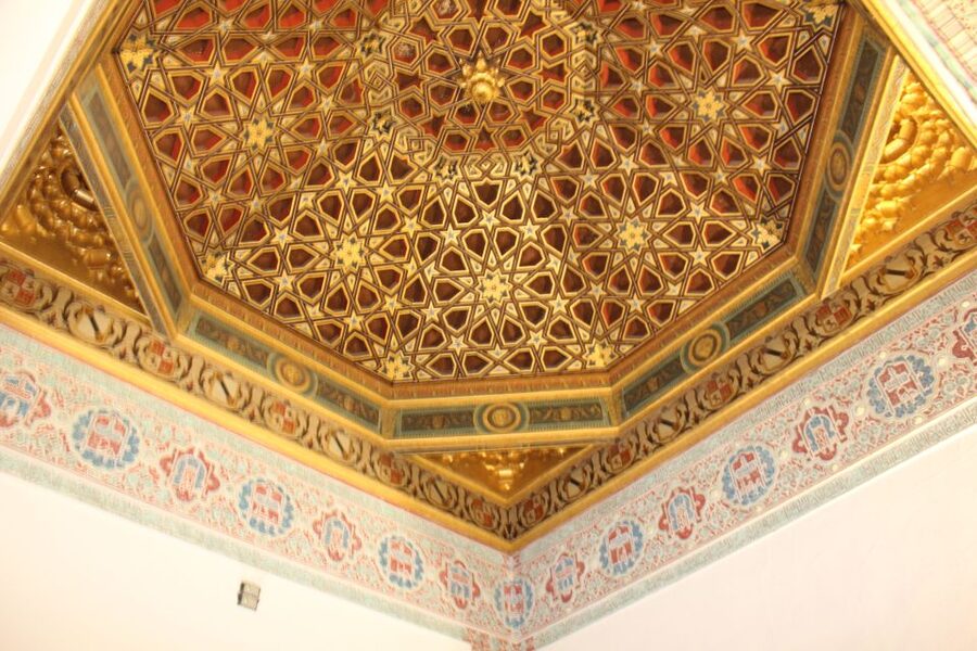 Seville: Alcazar, Cathedral, and Giralda Skip-the-Line Tour - Climbing the Giralda: 104 meters of views and a workout you can feel