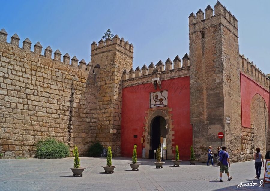 Seville: Alcazar, Cathedral, and Giralda Skip-the-Line Tour - Plaza Nueva to the Cathedral: statue, city hall view, and a great orientation