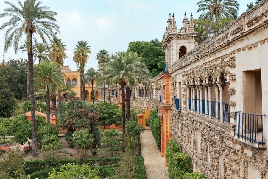 Seville: Alcázar, Cathedral & Giralda Fast Track Guided Tour - Seville Cathedral: UNESCO Scale, Patio de los Naranjos, and Columbus