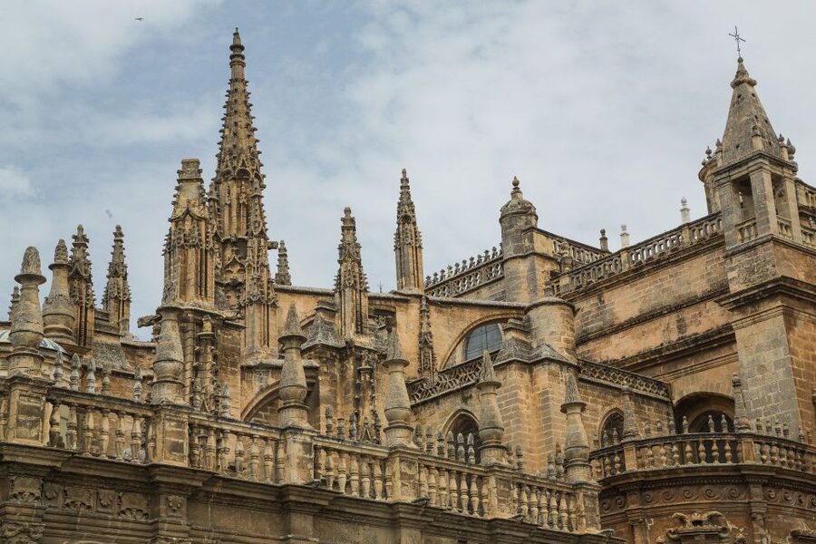 Seville: Alcázar, Cathedral & Giralda Fast Track Guided Tour - Santa Cruz Stroll: How to Turn a Neighborhood Into a Real Place