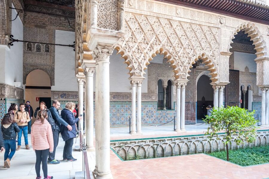Seville: Alcázar Guided Tour - Gardens with almost 200 plant species, and how to use your time