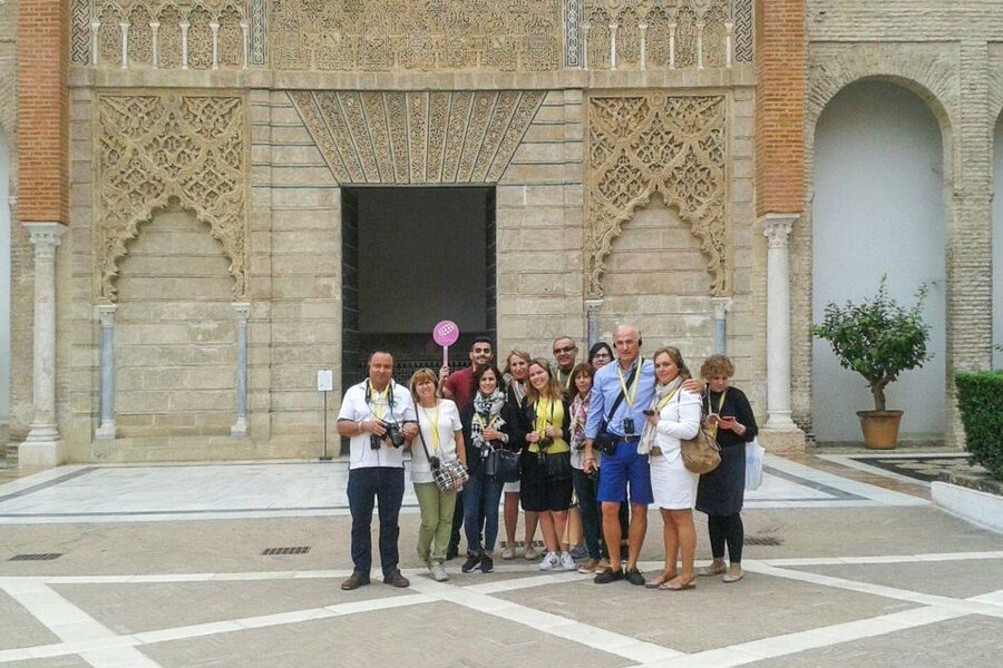 Seville: Alcázar Guided Tour - Entering via Puerta del León, then straight into the palace complex