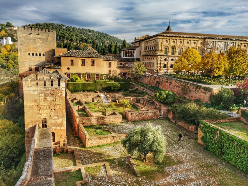 Seville: Alhambra Day Trip with Guide & Nasrid Palaces Entry - Your Alhambra guided route: what you will actually cover on site