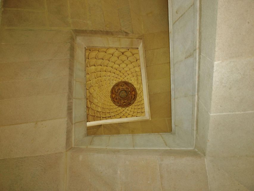Seville: Archive of the Indies Guided Tour - Should you book the guided tour of the Archivo de Indias?