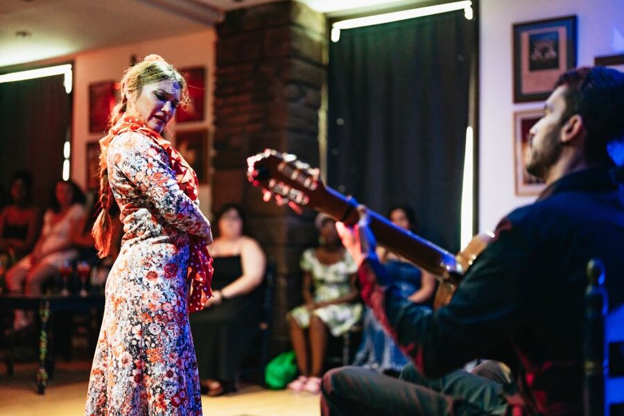 Seville: Baraka Sala Flamenca Show with Drink in Triana - What to know about rules, age limits, and who this is best for