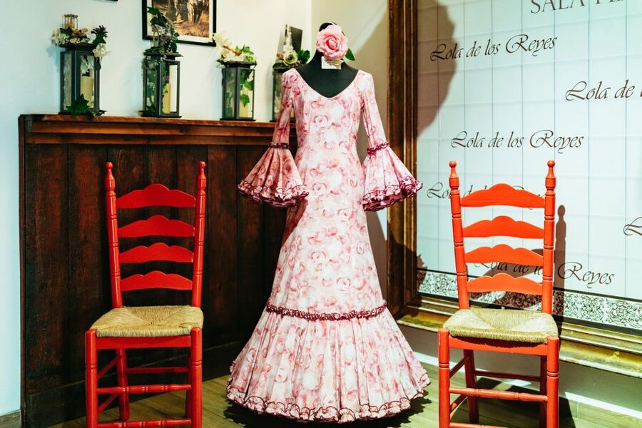 Seville: Baraka Sala Flamenca Show with Drink in Triana - Should you book Baraka Sala Flamenca in Triana?