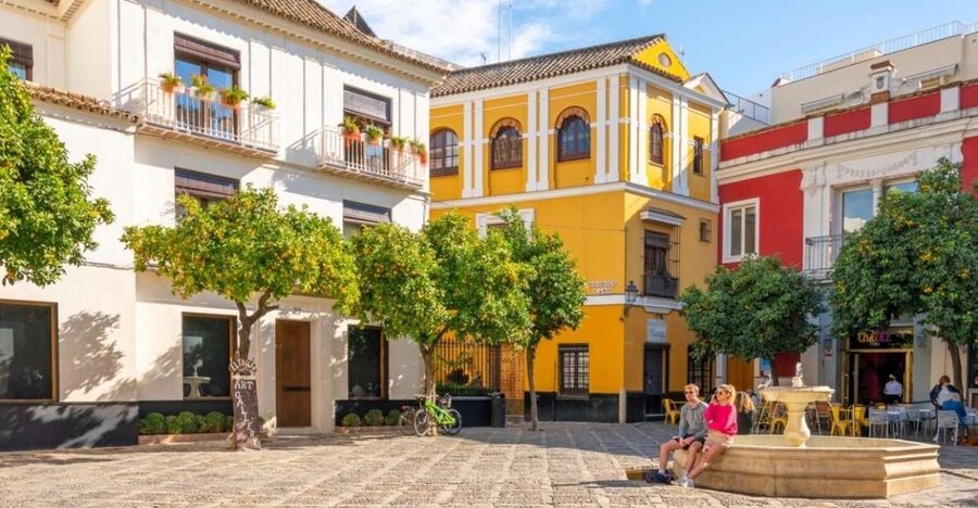 Seville: Barrio de Santa Cruz Small Group Walking Tour - Key things you’ll notice on this Santa Cruz walk