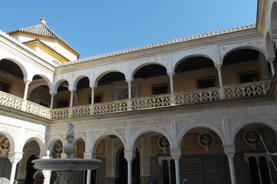 Seville: Casa de Pilatos and Condesa de Lebrija Palace Tour - Guides and the Difference It Makes