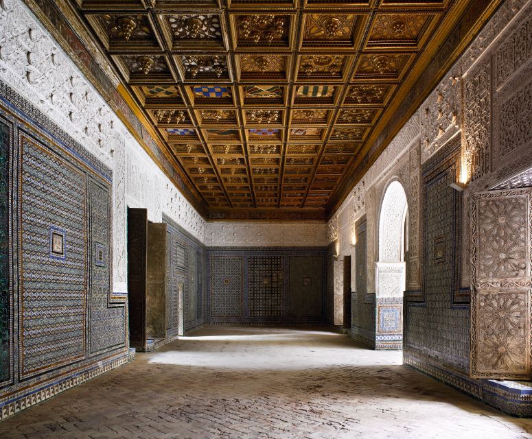Seville: Casa de Pilatos Ground Floor Entry Ticket - Courtyards with Roman emperors and sculptural storytelling