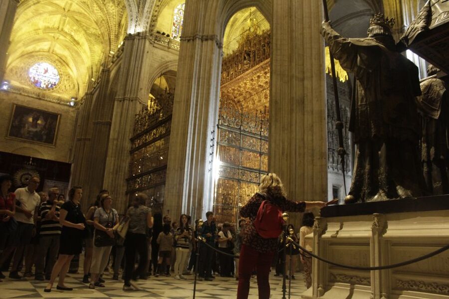 Seville: Cathedral 1-Hour Guided Tour - Inside Seville Cathedral: scale, art, and places named for a reason