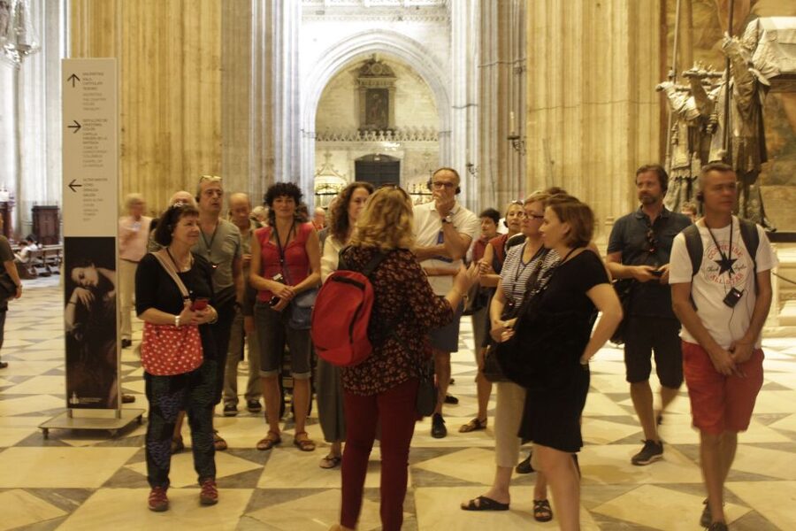 Seville: Cathedral 1-Hour Guided Tour - Murillo, the altar, and learning to see the Cathedral as a single system