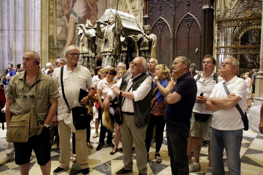 Seville: Cathedral 1-Hour Guided Tour - Up the Giralda: views that turn the city into context