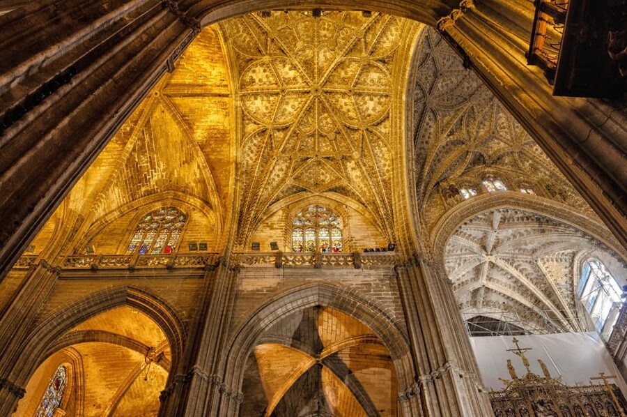 Seville: Cathedral & Alcázar Guided Tour with River Cruise - The Guadalquivir River cruise to Triana, views and a dose of reality