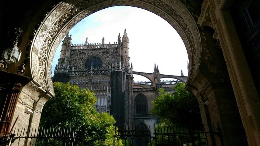Seville: Cathedral & Alcázar Guided Tour with River Cruise - Who this tour is best for