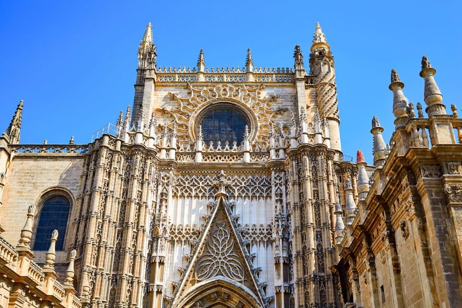 Seville: Cathedral and Alcázar Guided Tour - Entering the Giralda: Climb for Views, Not Just a Ticket Stunt
