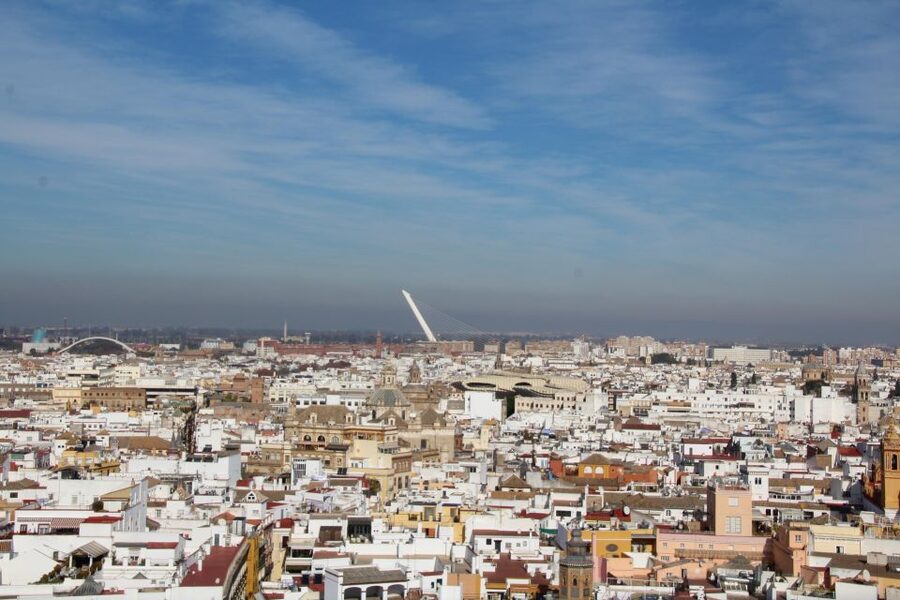 Seville: Cathedral and Giralda Skip-the-line Guided Tour - Inside Seville Cathedral: UNESCO Scale and the Big Things to Look For