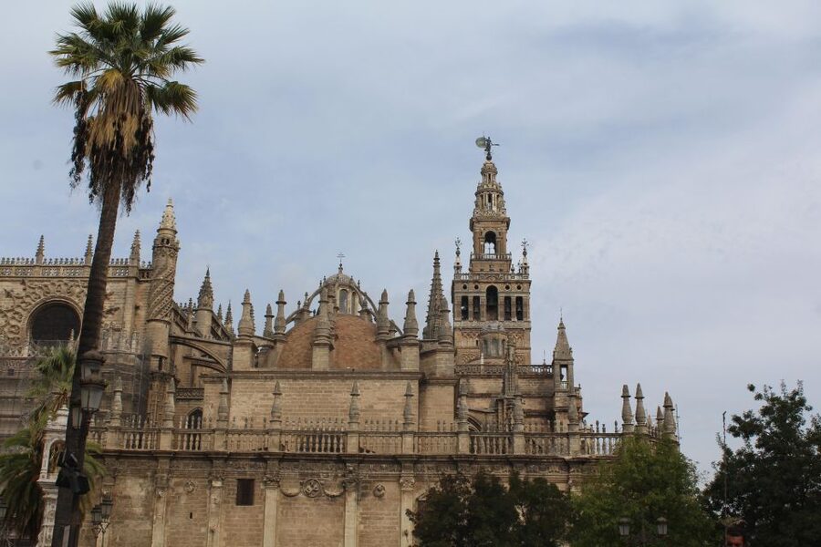 Seville: Cathedral and Giralda Skip-the-line Guided Tour - Patio de los Naranjos, Columbus, and the Murillo Thread Through Seville