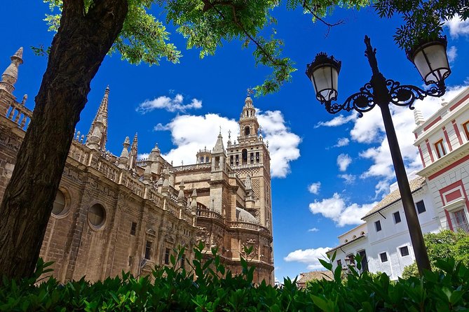 Seville Cathedral and Giralda Tower Guided Tour - Meeting up and getting to the Cathedral without stress