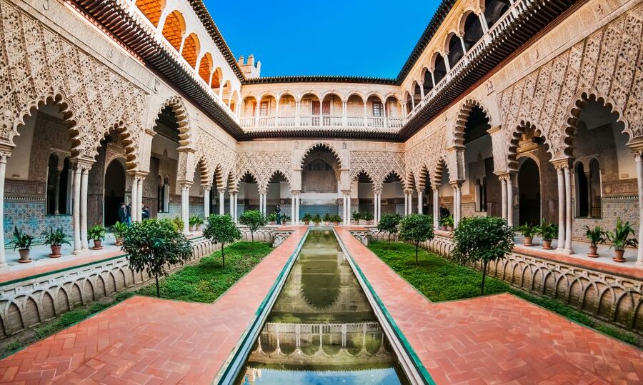 Seville: Cathedral, Giralda, and Alcazar Guided Tour - Key things you’ll notice right away
