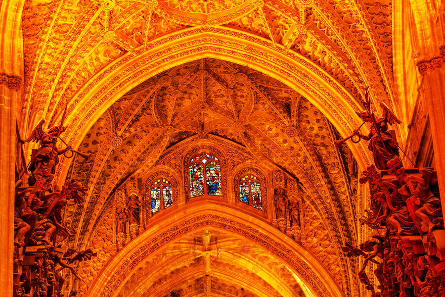 Seville: Cathedral & Giralda Fast-Track Guided Tour - Meet at Plaza del Triunfo, grab your orange-umbrella group, and go straight in