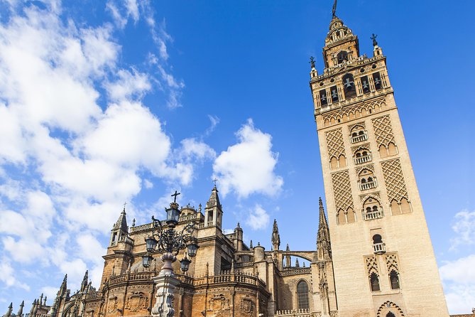 Seville: Cathedral & Giralda Guided Tour with Tickets - Quick hits before you go