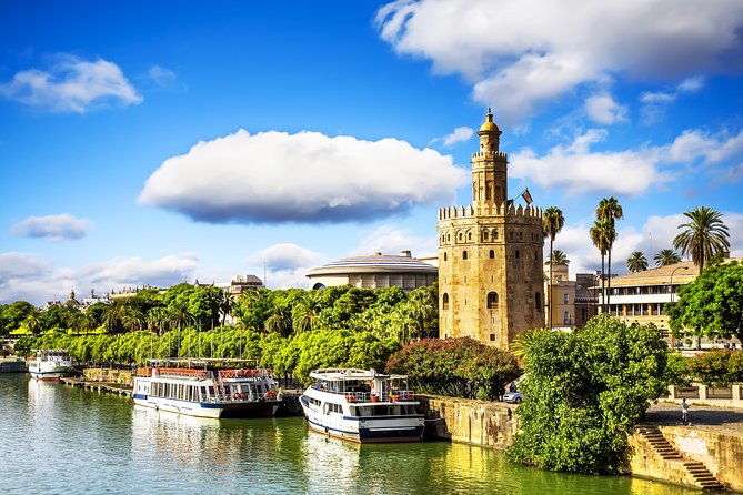 Seville: Cathedral & Giralda Guided Tour with Tickets - Meeting at Naturanda, fast check-in, and what to do with your time
